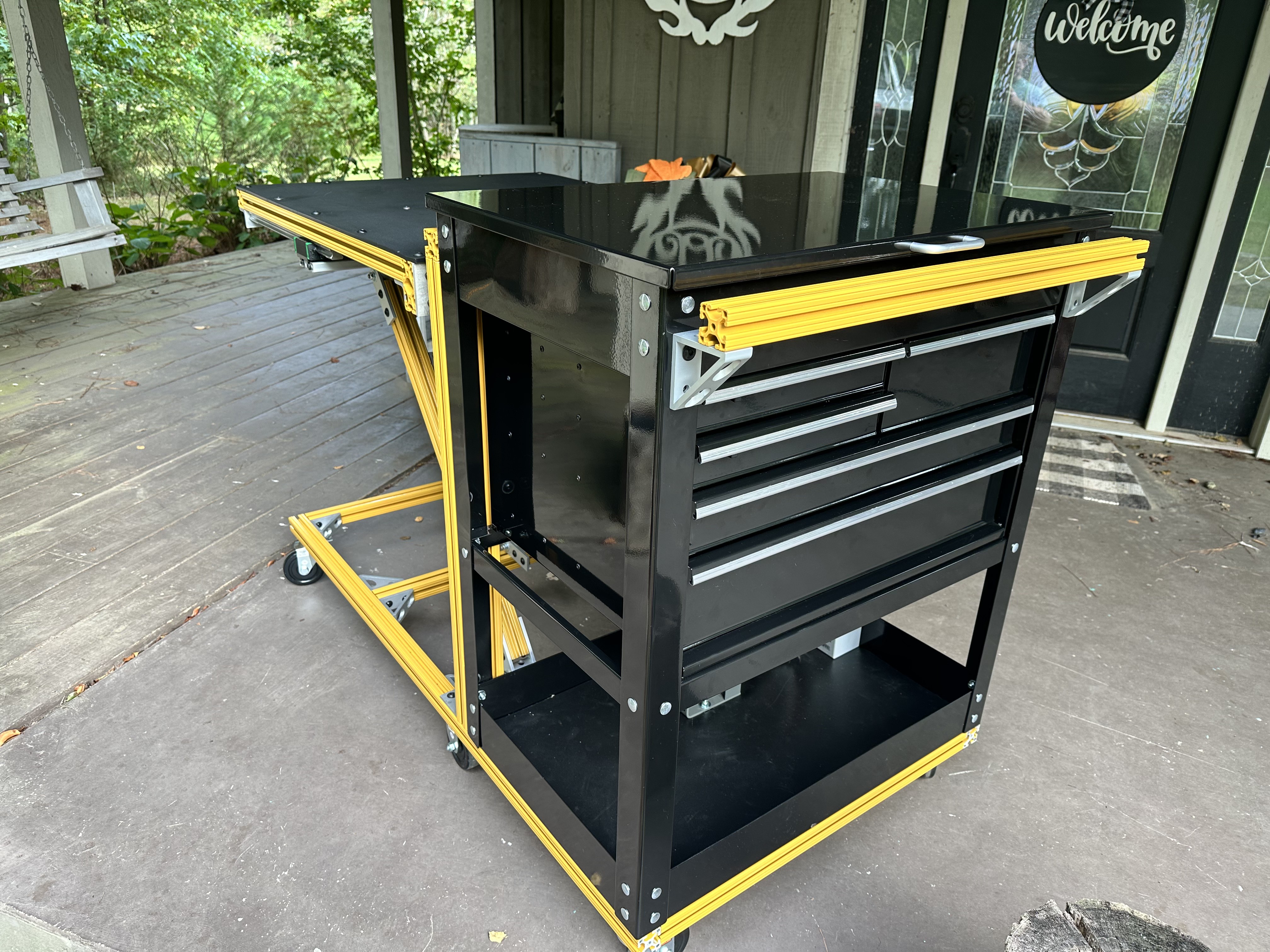Toolbox view of the tool cart